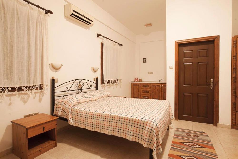 Glaro Garden Hotel Agia Trias Esterno foto