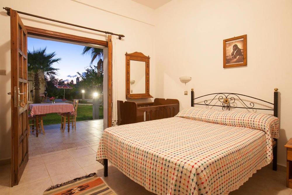 Glaro Garden Hotel Agia Trias Esterno foto